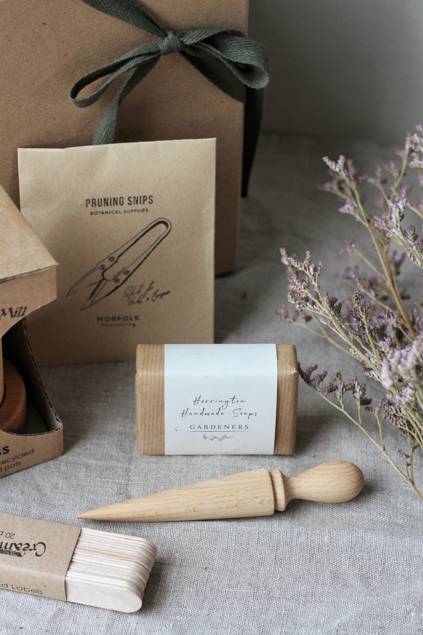 gift box ideal for a gardener