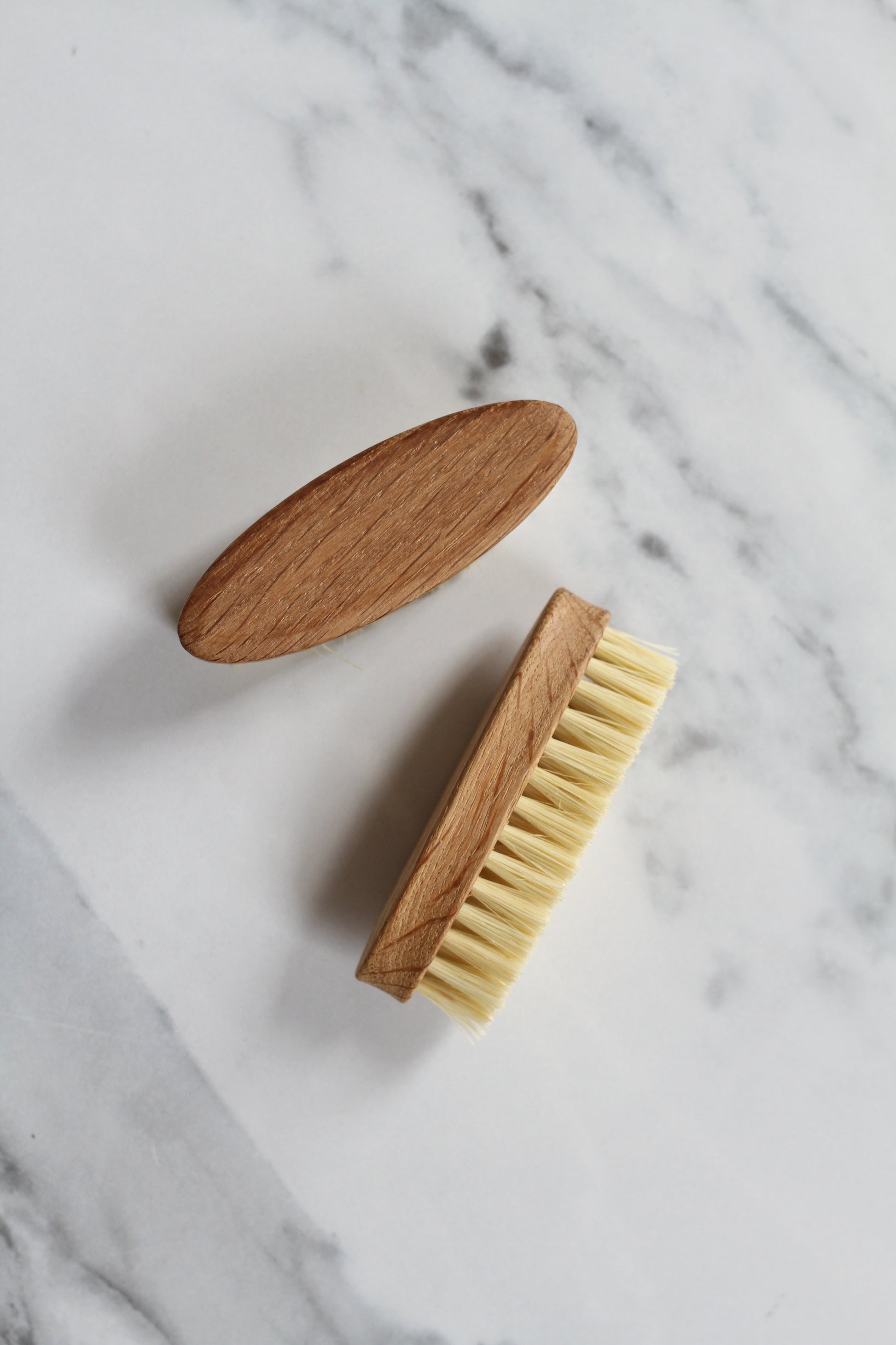 oval oak nail brush with natural bristle 