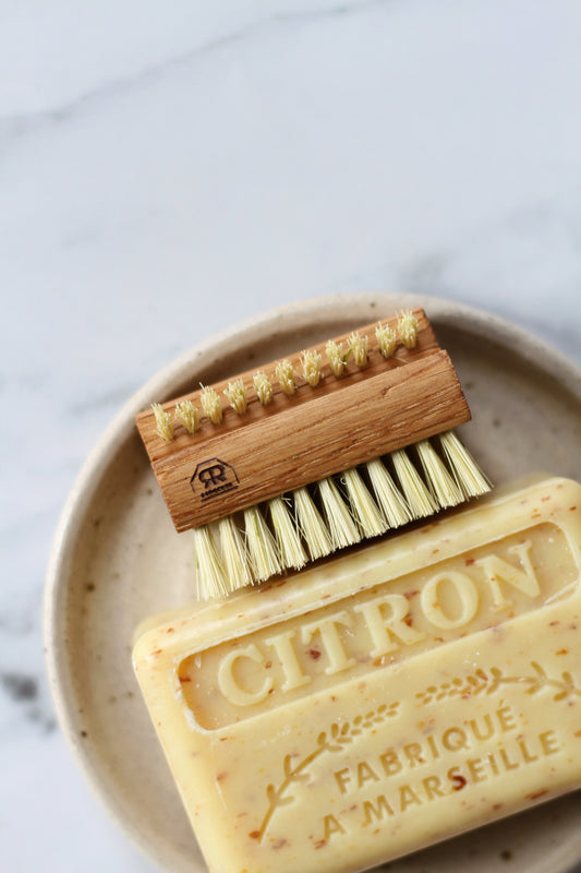 Oak Travel Nail Brush