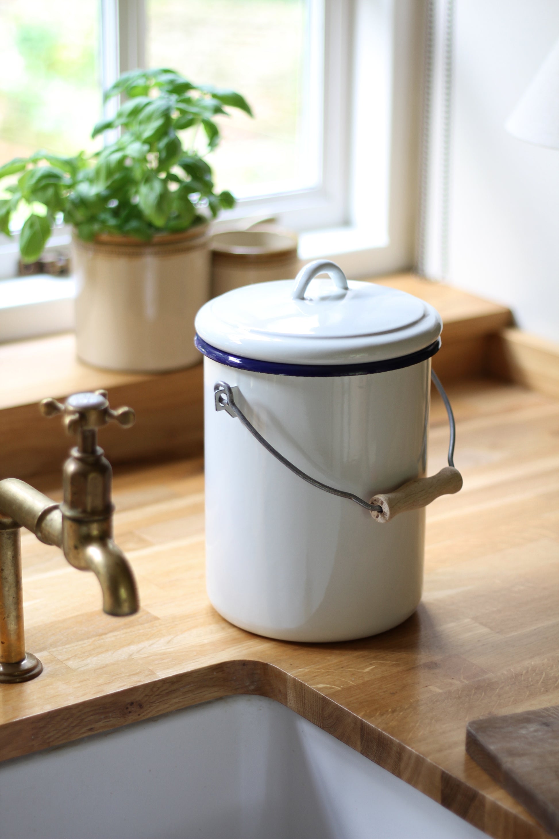 white enamel compost bucket with lid and handle 