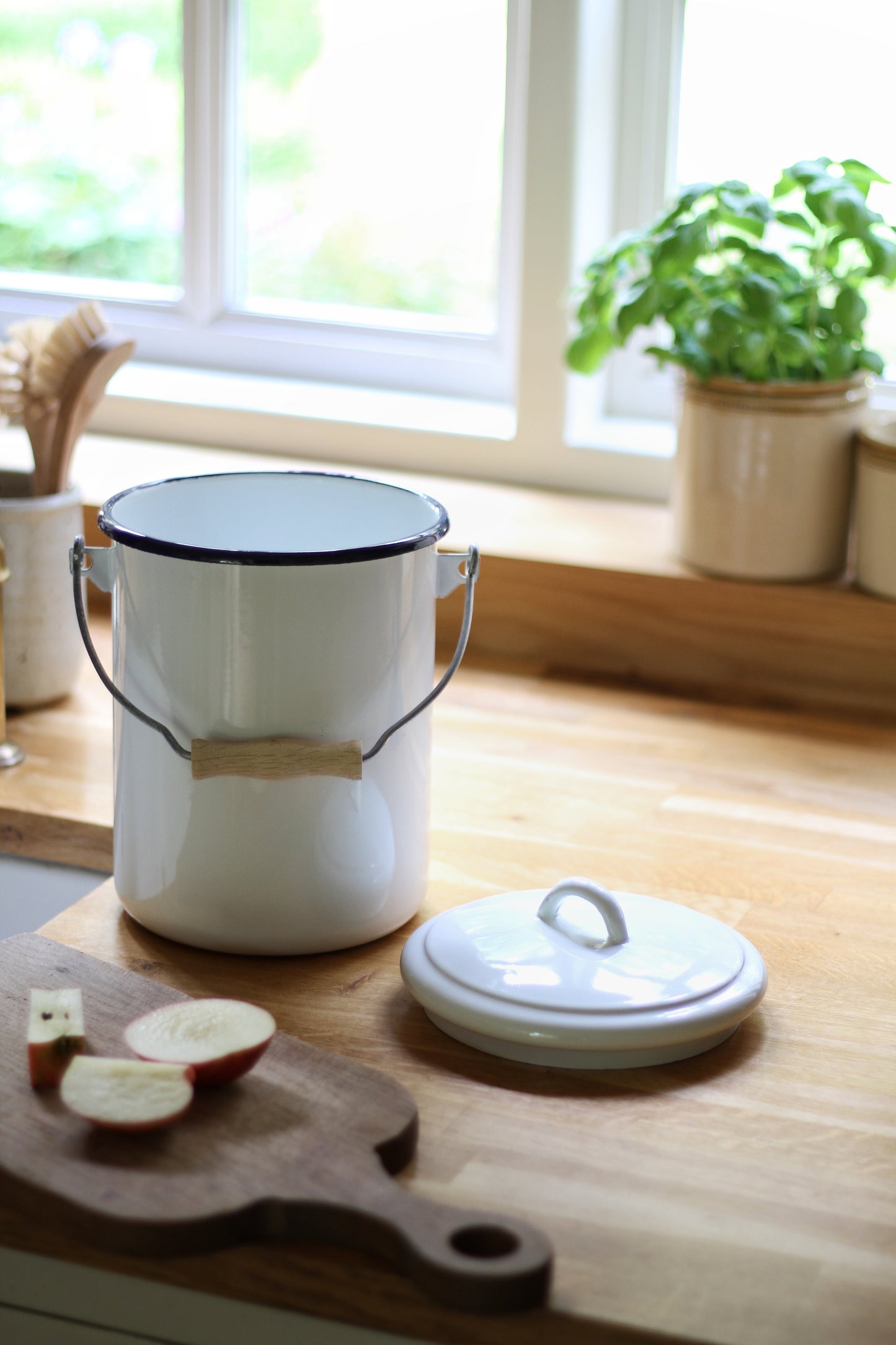 white enamel compost bucket with lid and handle 