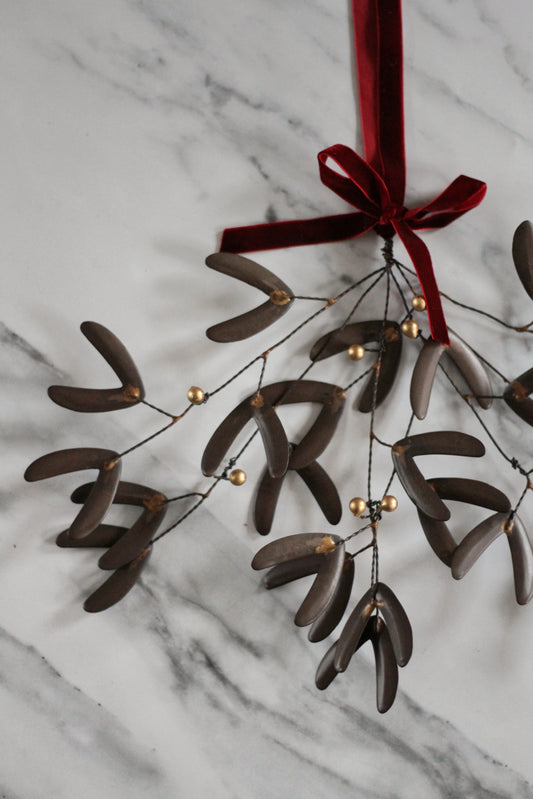 brass wire mistletoe decoration 