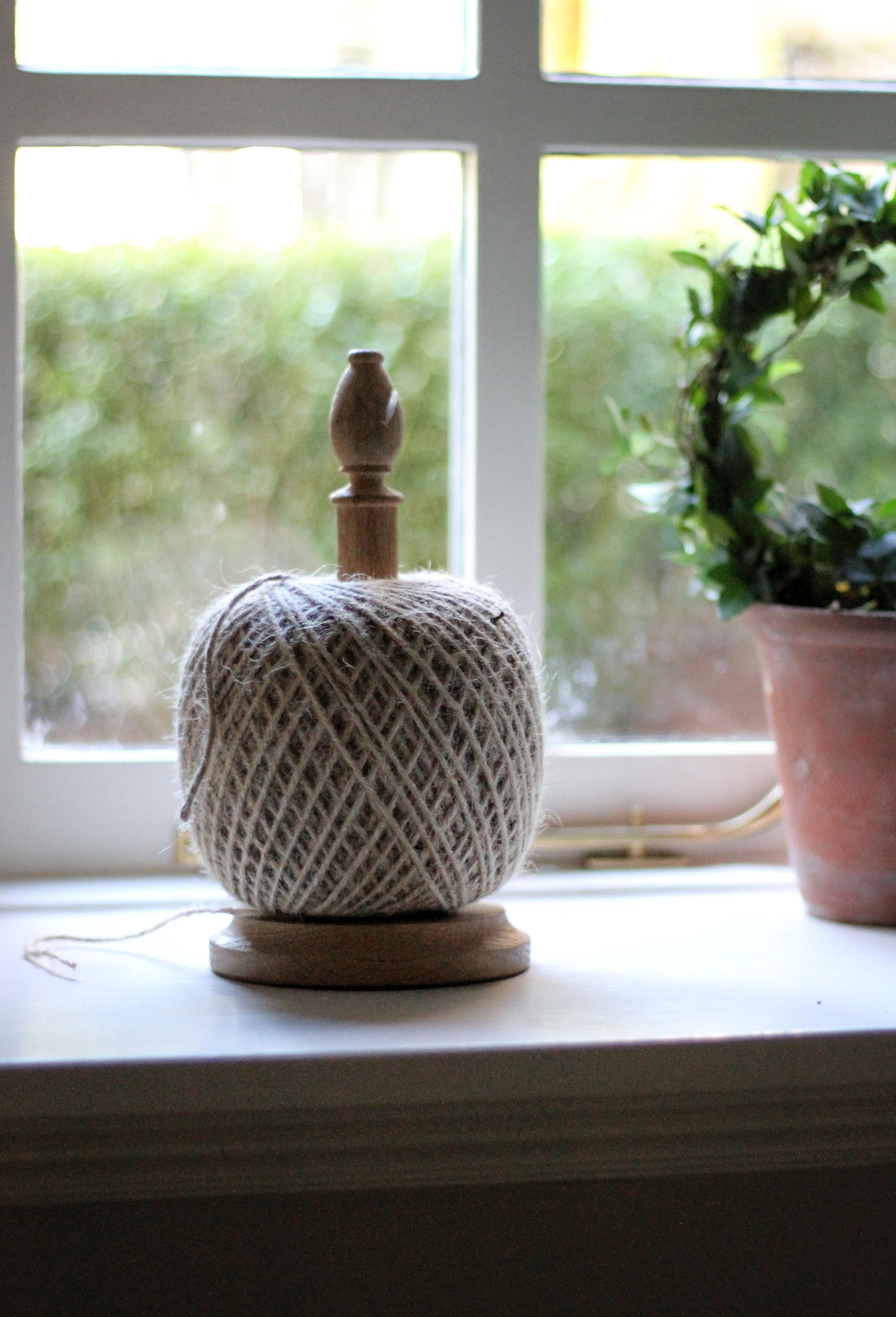 Oak twine stand with cutter and twine 