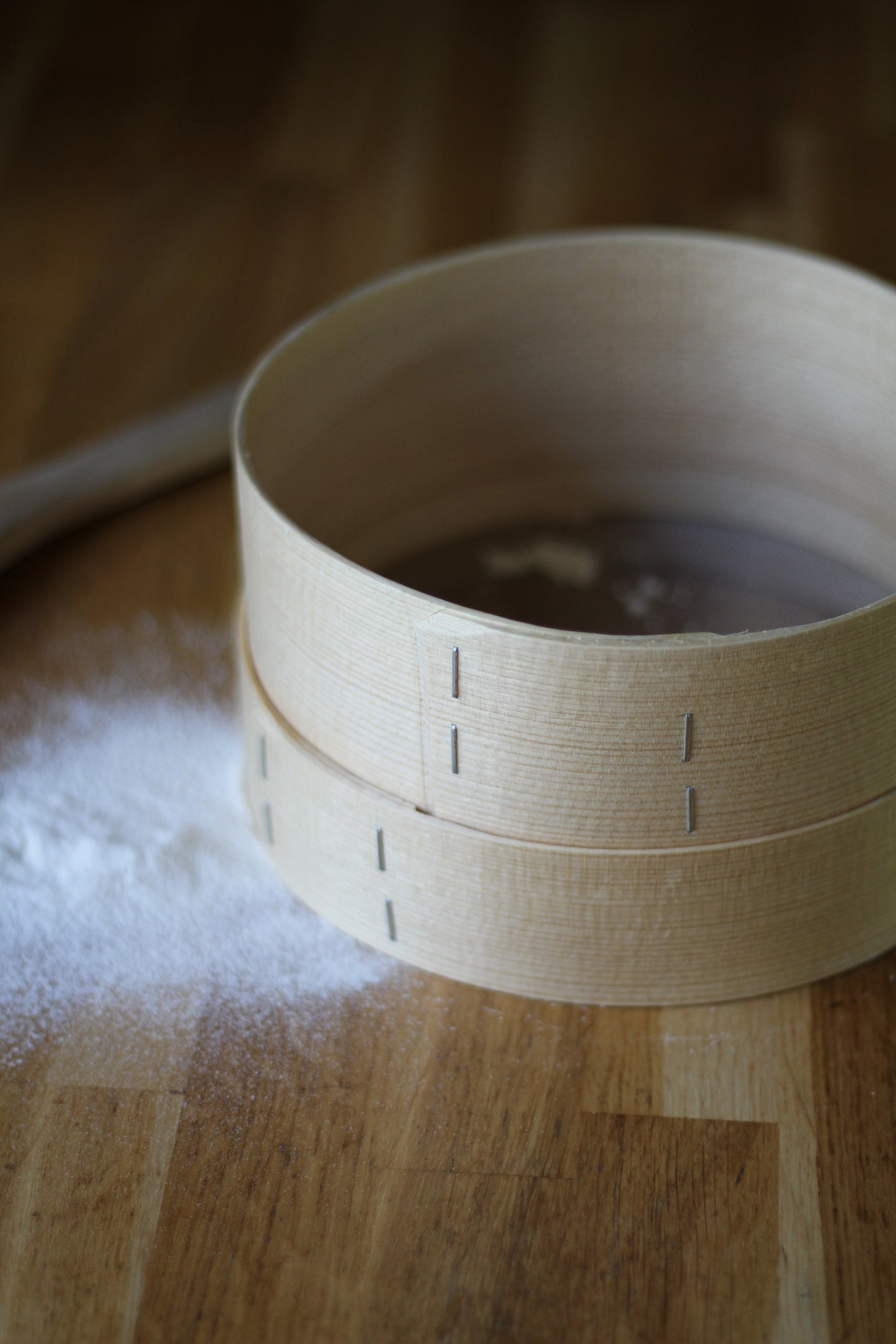 lime wood flour sifter 