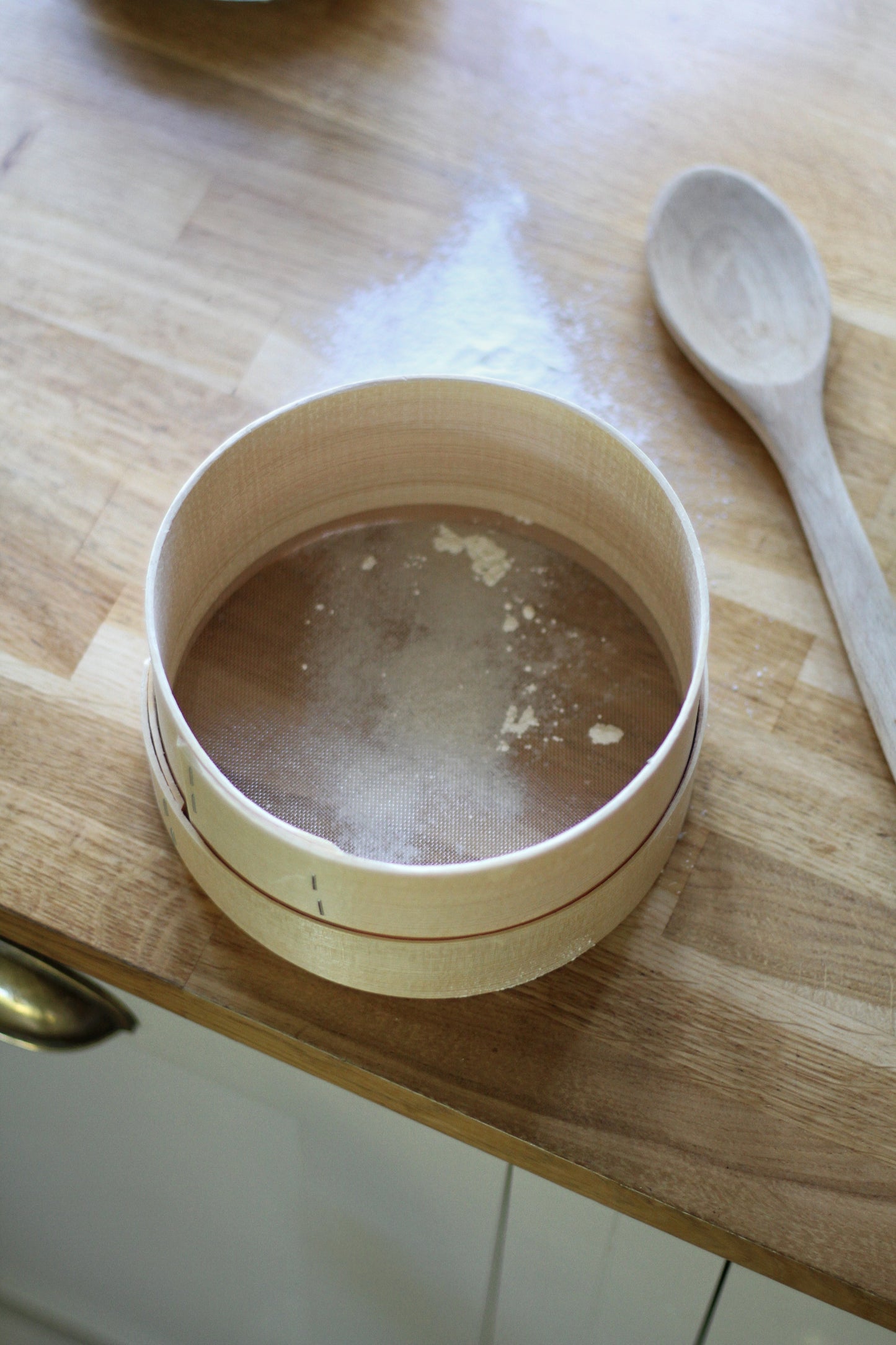 lime wood flour sifter 