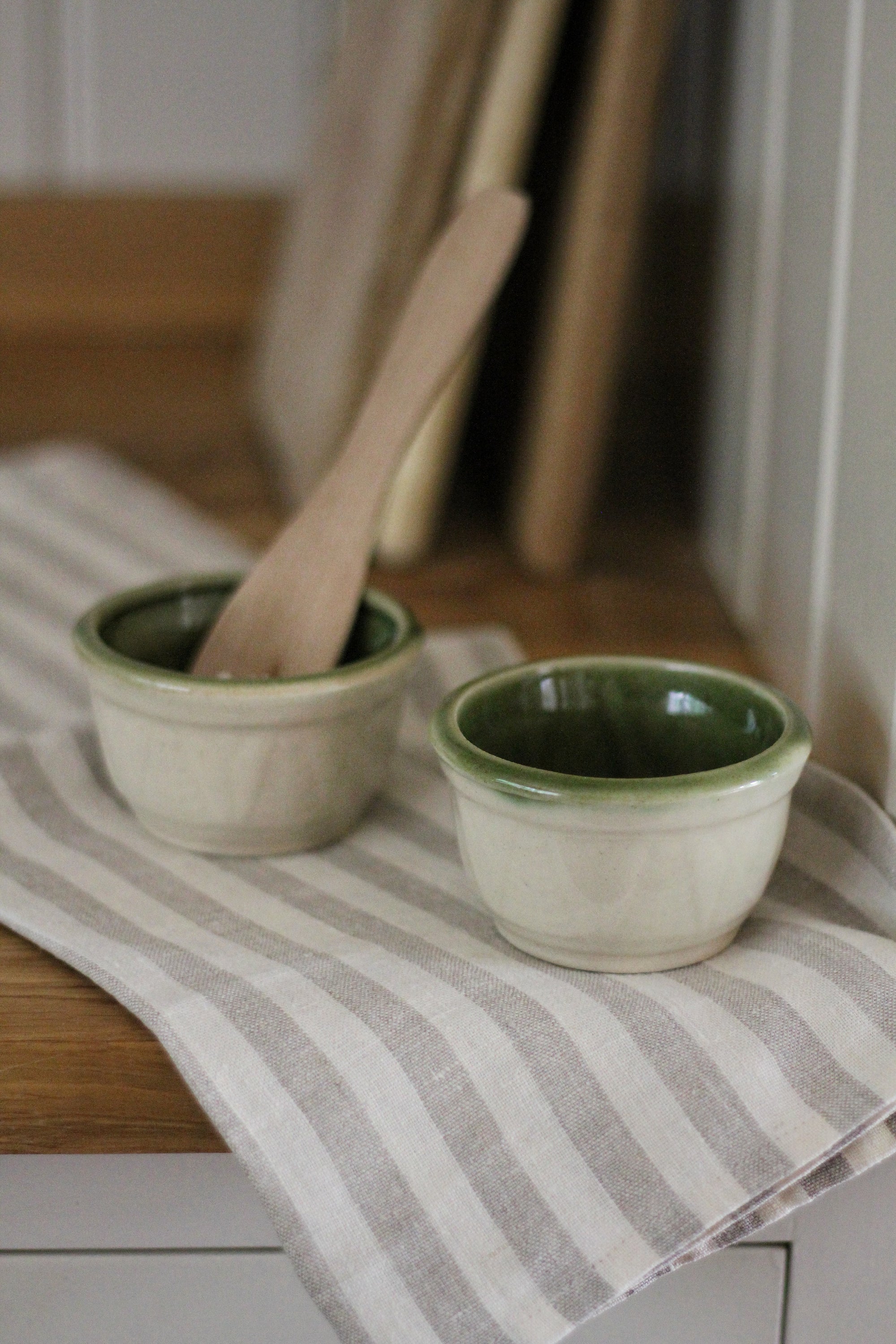set of two mini bowls ivory with green inner