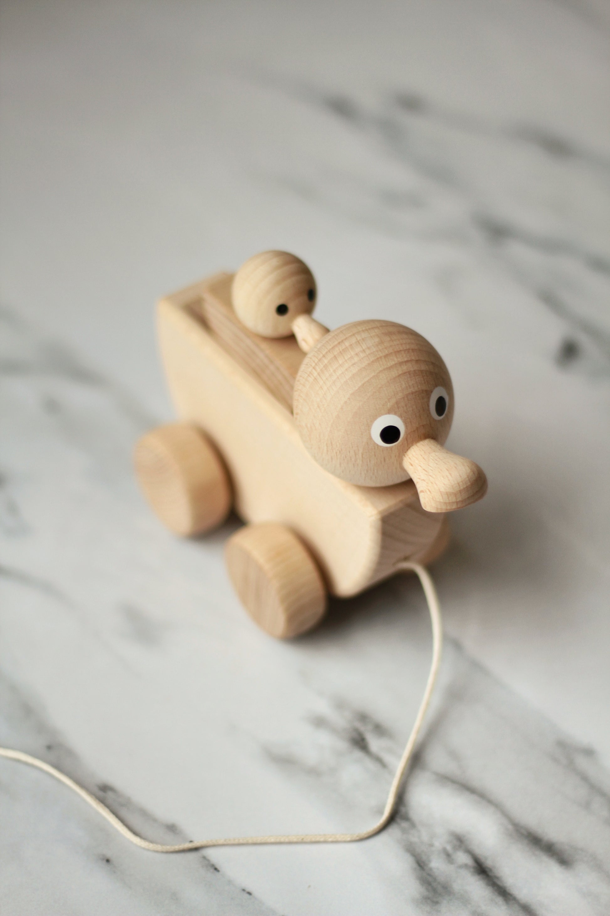wooden pull along duck an duckling toy