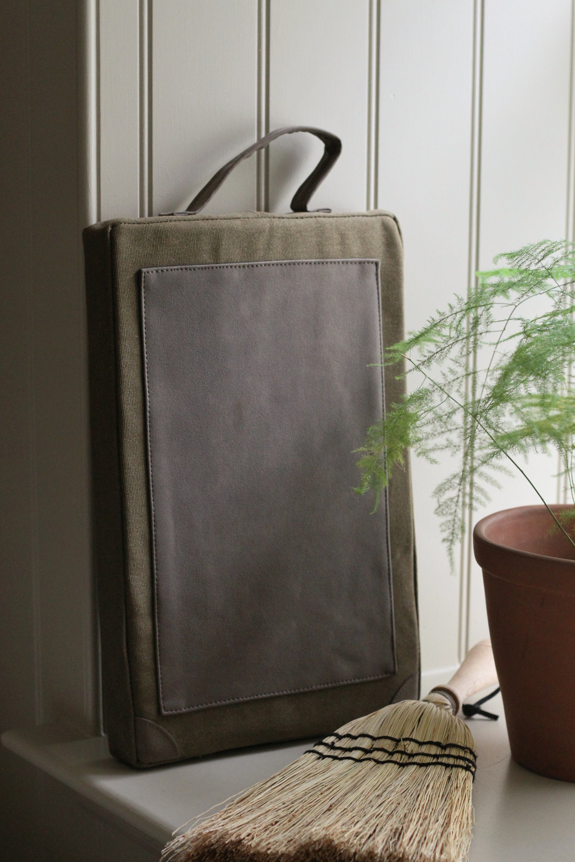 khaki green garden kneeler