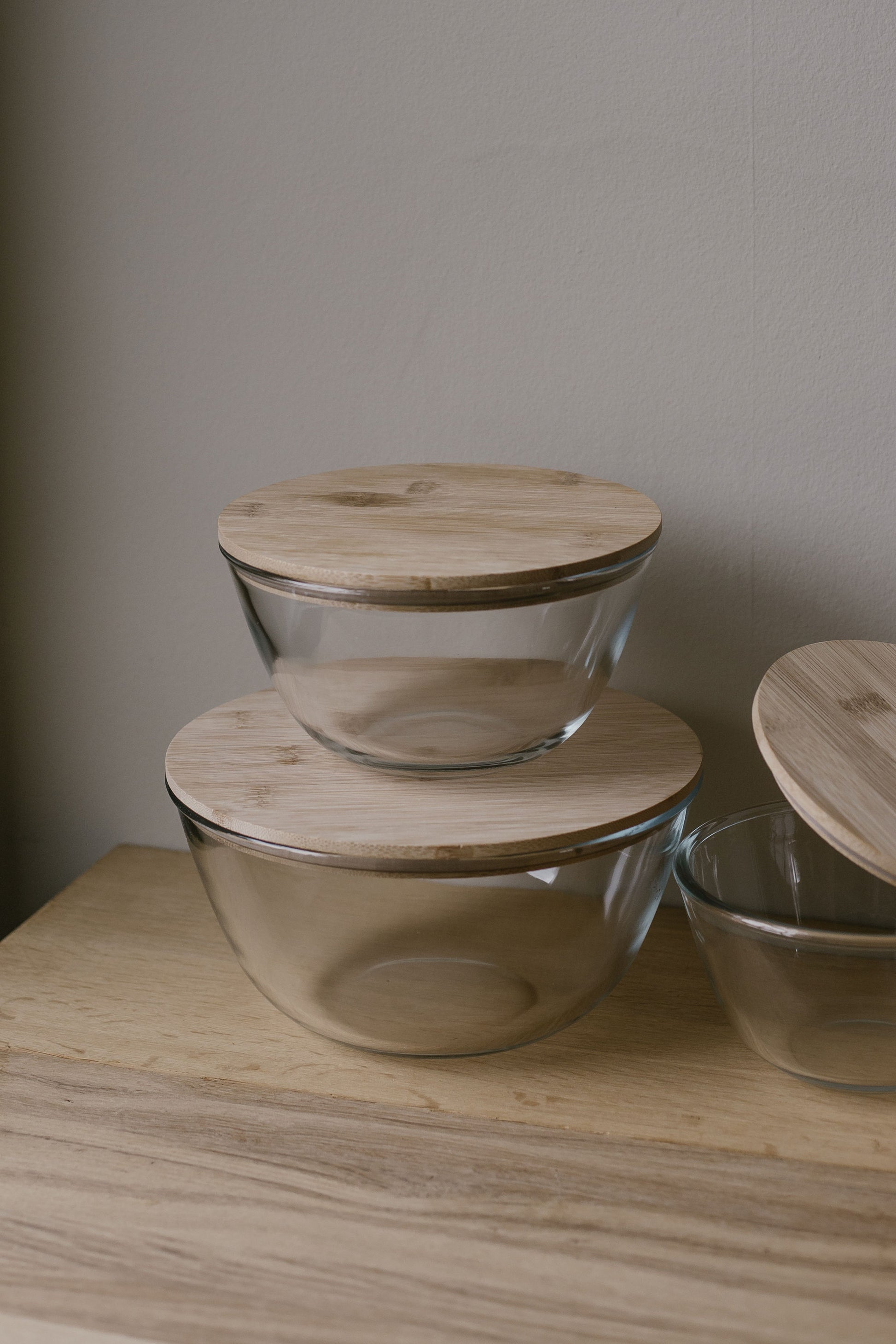 glass bowl with bamboo wooden lid and rubber seal for freshness